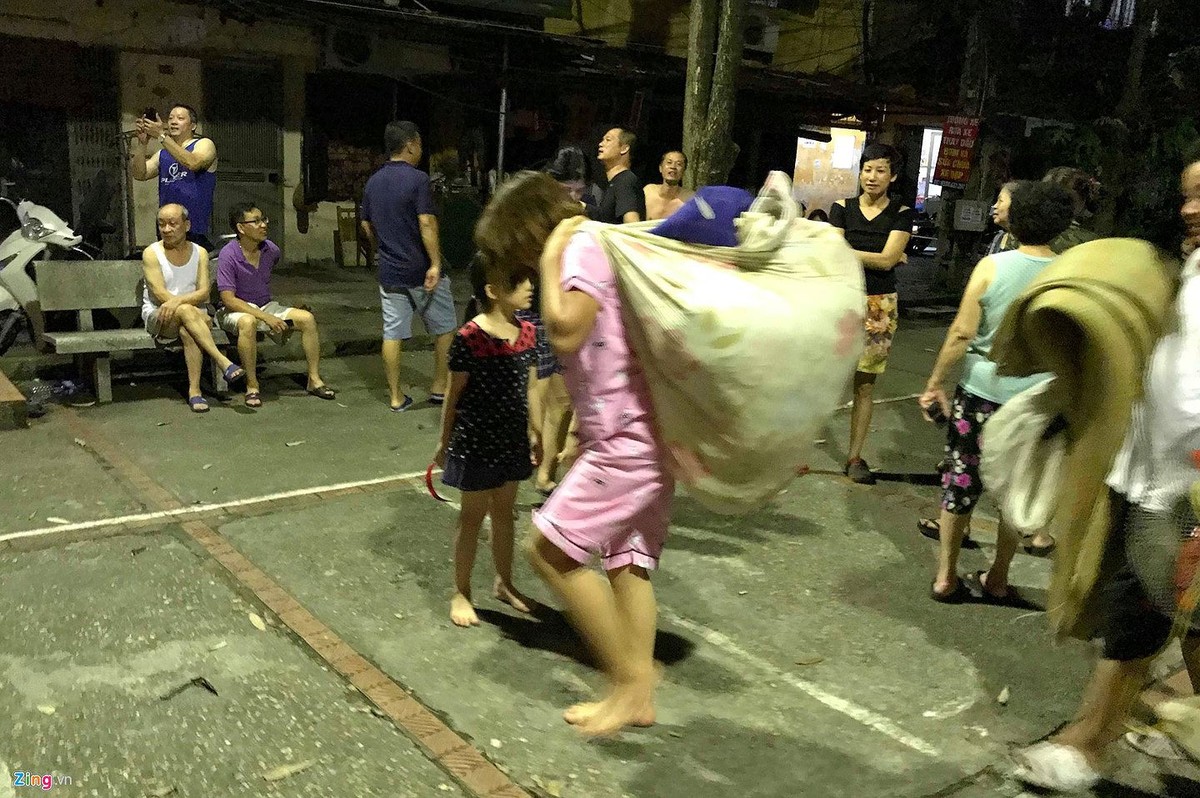 Cháy quán bia Hải Xồm, người dân ôm đồ đạc chạy tán loạn ảnh 1