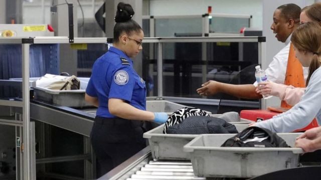 Hành khách bỏ lại 23 tỷ đồng tại các sân bay ảnh 2