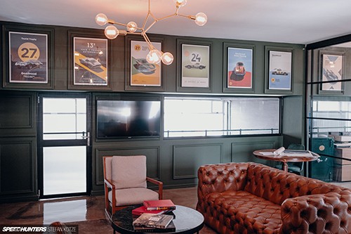 Garage của giới nhà giàu ảnh 1