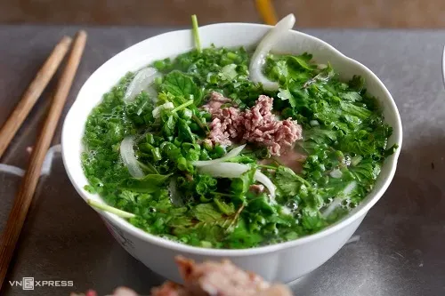 Quán phở truyền thống 80 năm tuổi giữa lòng Hà Nội ảnh 1