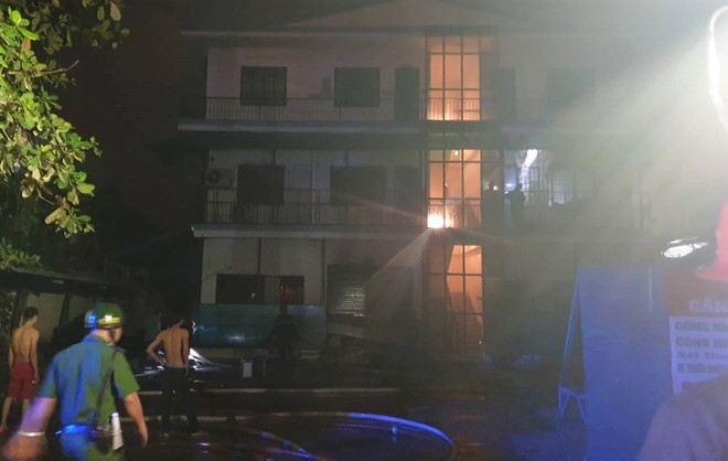 Cháy công ty may mặc ở Sài Gòn ảnh 1