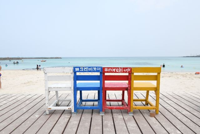 Khách Việt thích thú “check-in” hàng ghế sống ảo trong MV gây “sốt” của Sơn Tùng MTP tại Hàn Quốc ảnh 2