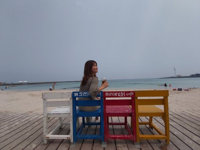 Khách Việt thích thú “check-in” hàng ghế sống ảo trong MV gây “sốt” của Sơn Tùng MTP tại Hàn Quốc ảnh 4