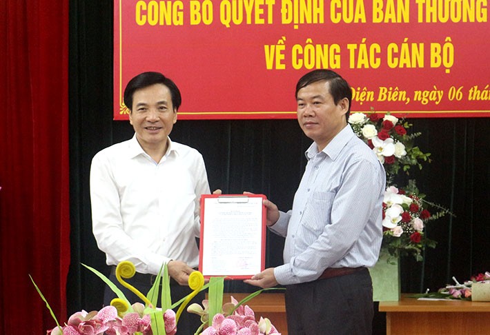 Công bố quyết định của Bộ Chính trị về công tác cán bộ ảnh 1