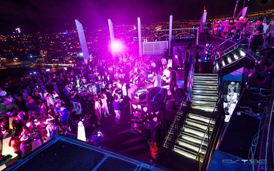 Ở Việt Nam, khách du lịch làm gì khi màn đêm buông xuống? ảnh 1