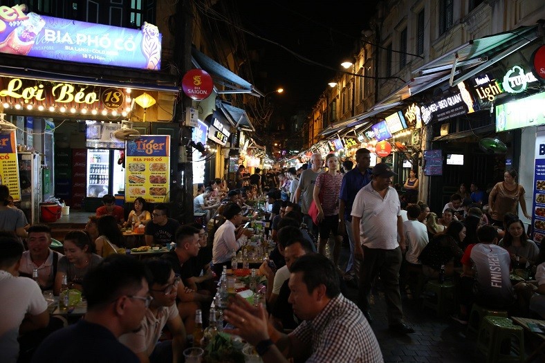 Ở Việt Nam, khách du lịch làm gì khi màn đêm buông xuống? ảnh 7