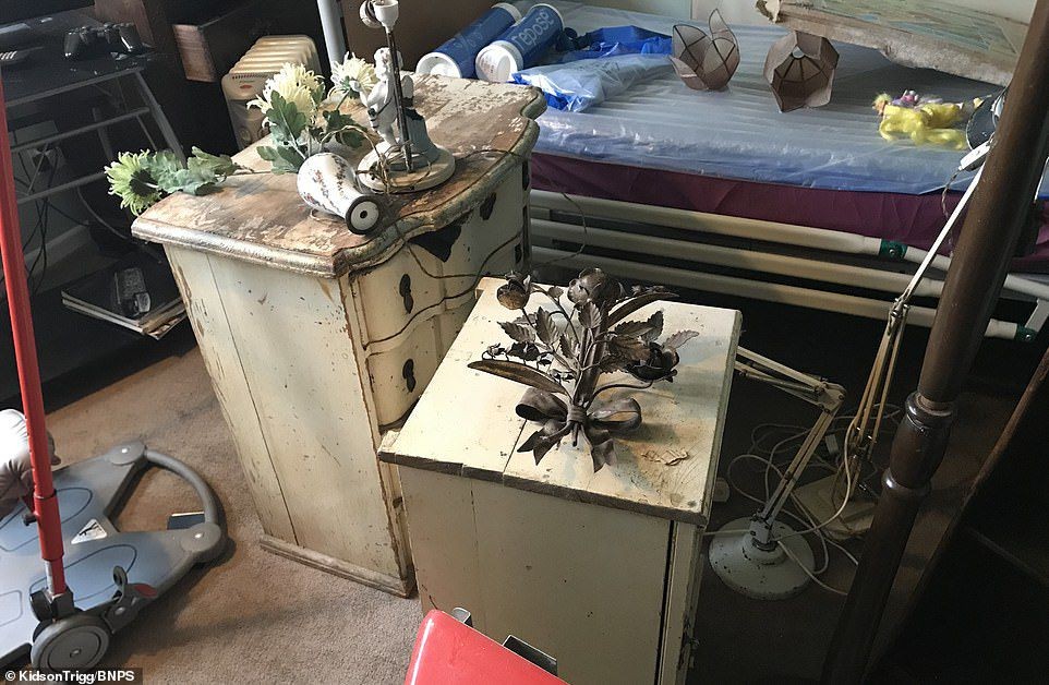 Bất ngờ tìm thấy kho báu trị giá hơn 3 tỷ đồng mà bà ngoại cất giấu từ 60 năm trước ảnh 1