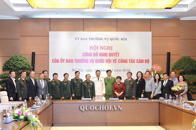 Công bố Nghị quyết của Ủy ban Thường vụ Quốc hội về công tác cán bộ ảnh 1