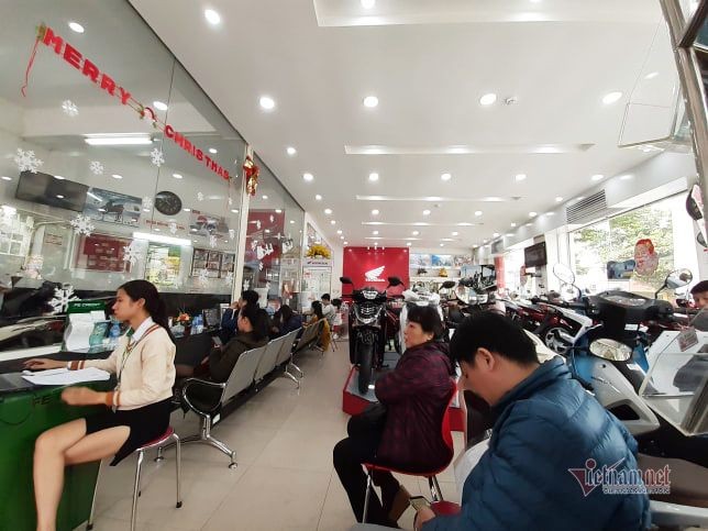 Honda SH mỗi ngày tăng giá thêm 1 triệu, đại lý thu lời, dân tình bức xúc ảnh 1