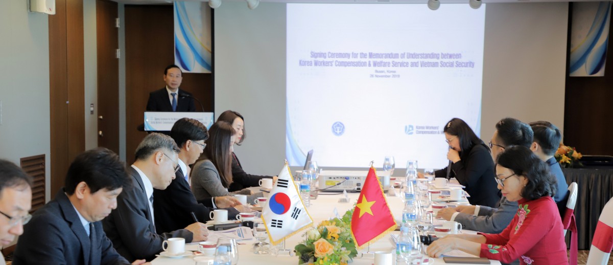 Bảo hiểm xã hội Việt Nam ký kết Bản ghi nhớ hợp tác với KCOMWEL ảnh 2