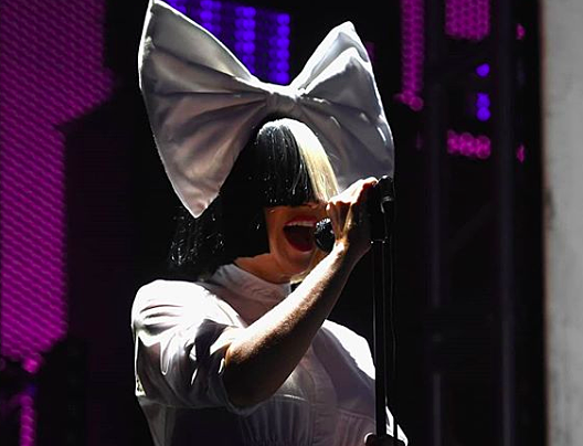 Vờ trúng số để trả hoá đơn cho nhiều người lạ ảnh 1