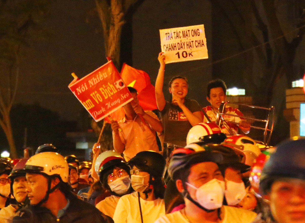 Các thương hiệu lớn tranh thủ quảng cáo khi U22 Việt Nam vô địch ảnh 8