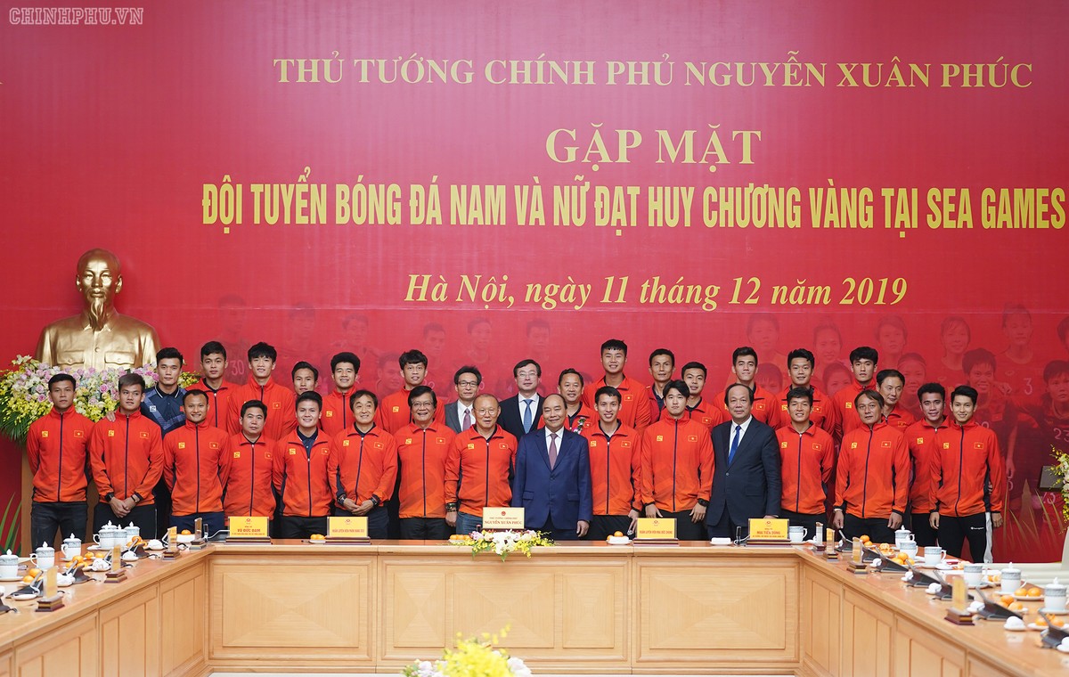 Thủ tướng: 'Chiến thắng của đội tuyển bóng đá truyền cảm hứng phát triển' ảnh 1