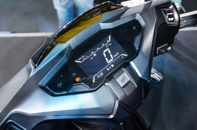 Honda Air Blade ra phiên bản mới, thế hệ cũ bán đúng giá ảnh 1