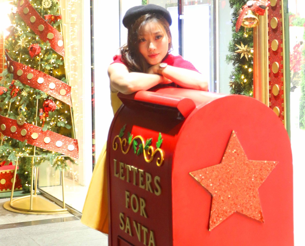 Các thiếu nữ Sài Gòn ra phố chụp ảnh mùa Giáng sinh ảnh 3