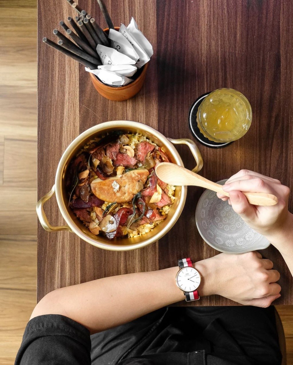 Cơm chiên dát vàng giá gần 1 triệu đồng tại TP.HCM ảnh 2