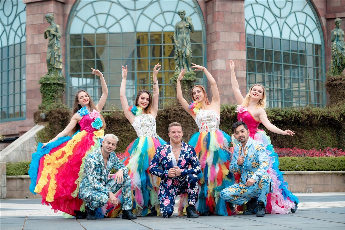 “Chị chị em em”, Tết này bếp núc làm chi, lên mà xem Bà Nà rực rỡ tulip với hoa hồng ảnh 5