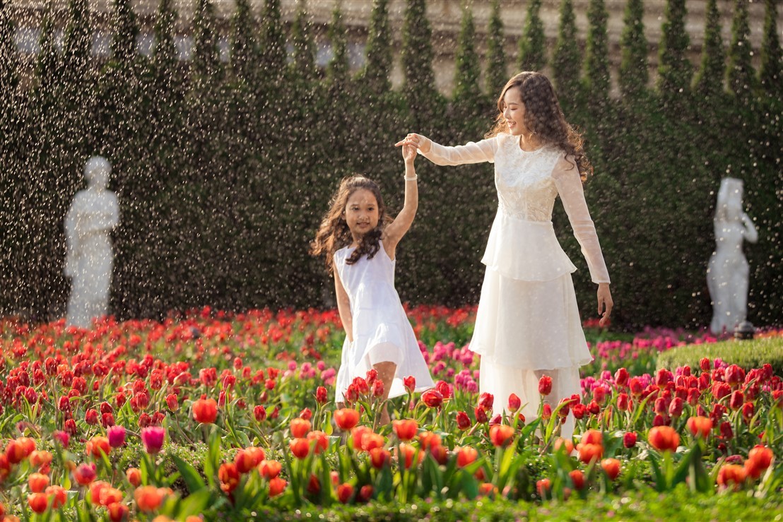 “Chị chị em em”, Tết này bếp núc làm chi, lên mà xem Bà Nà rực rỡ tulip với hoa hồng ảnh 3