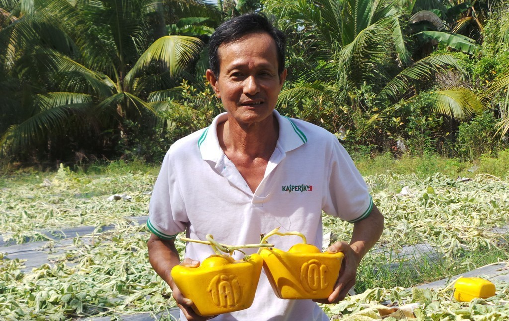 “Vua trồng dưa hấu thỏi vàng” bán 350 cặp dưa… thu về hơn 1 tỷ đồng ảnh 1