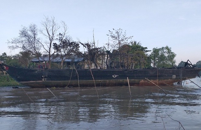 Cháy tàu du lịch 2 tầng, thiệt hại tiền tỷ ảnh 1