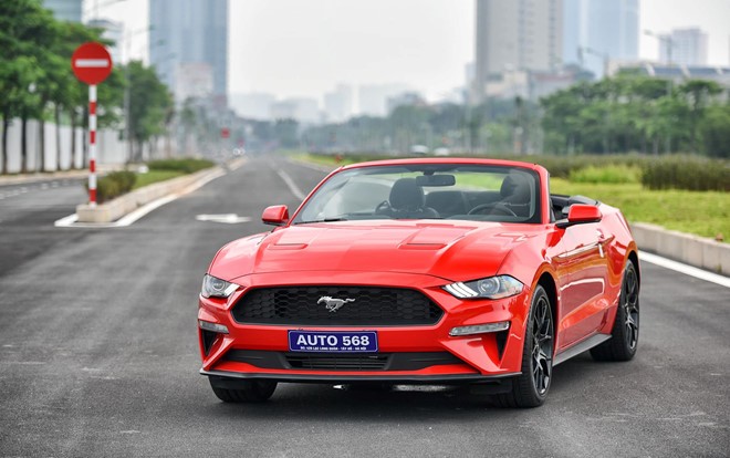 Ford Mustang 2018 mui trần giá hơn 3 tỉ đồng tại Việt Nam ảnh 1