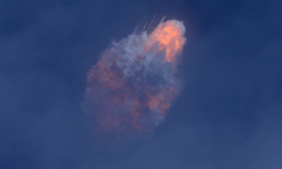 Thử nghiệm của Elon Musk: Tên lửa Falcon 9 nổ tung như pháo hoa giữa không trung ảnh 1