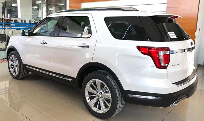 Khách Việt thờ ơ, Ford Explorer giảm 269 triệu đồng để kích cầu ảnh 1