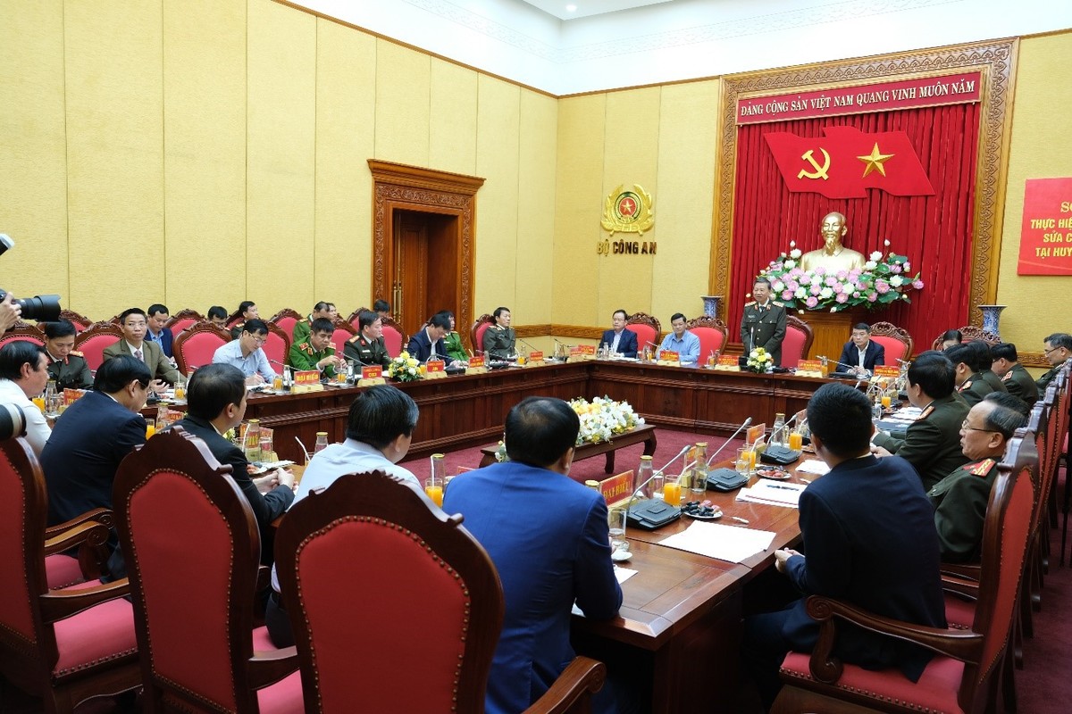 Vietcombank trao 10 tỷ đồng hỗ trợ kinh phí xây dựng, sửa chữa nhà ở cho 200 hộ nghèo tại huyện Mường Nhé, tỉnh Điện Biên ảnh 1