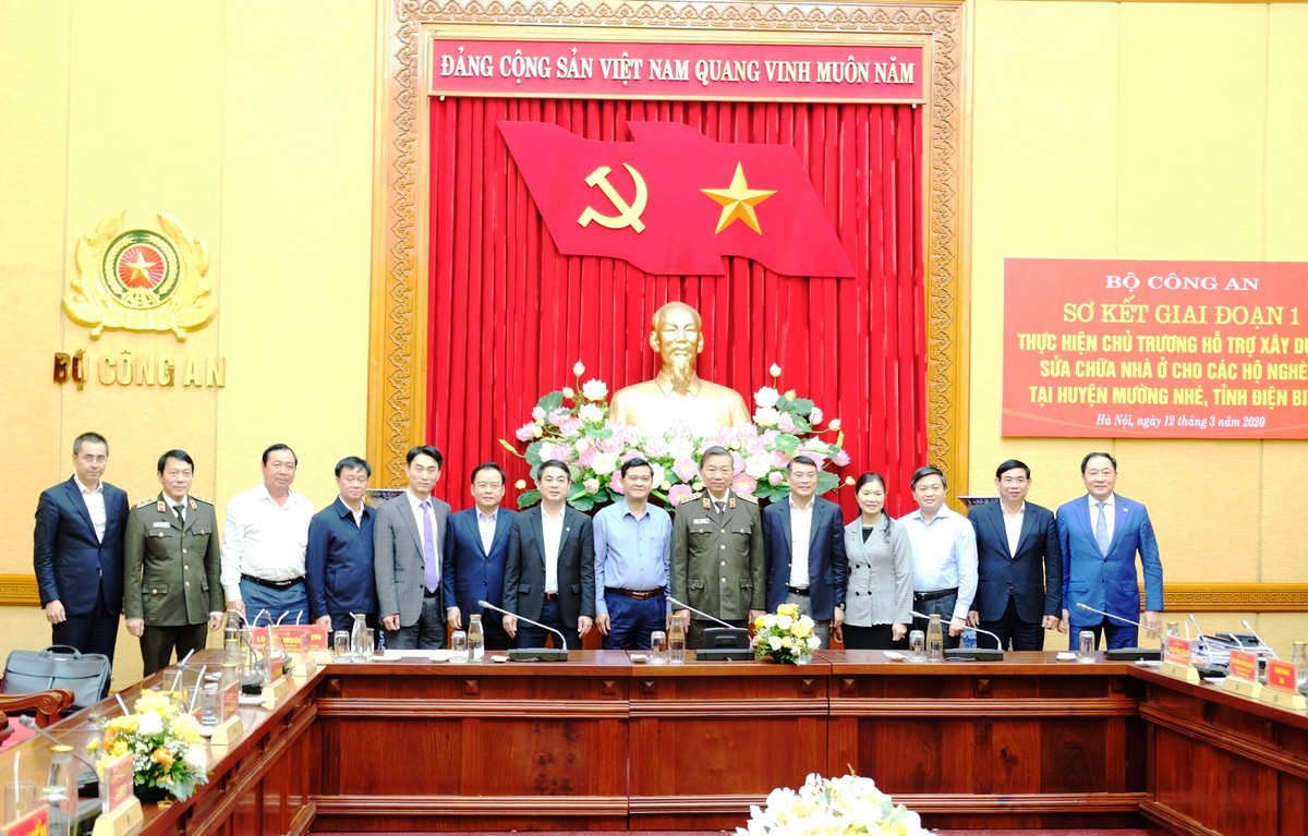 Vietcombank trao 10 tỷ đồng hỗ trợ kinh phí xây dựng, sửa chữa nhà ở cho 200 hộ nghèo tại huyện Mường Nhé, tỉnh Điện Biên ảnh 4