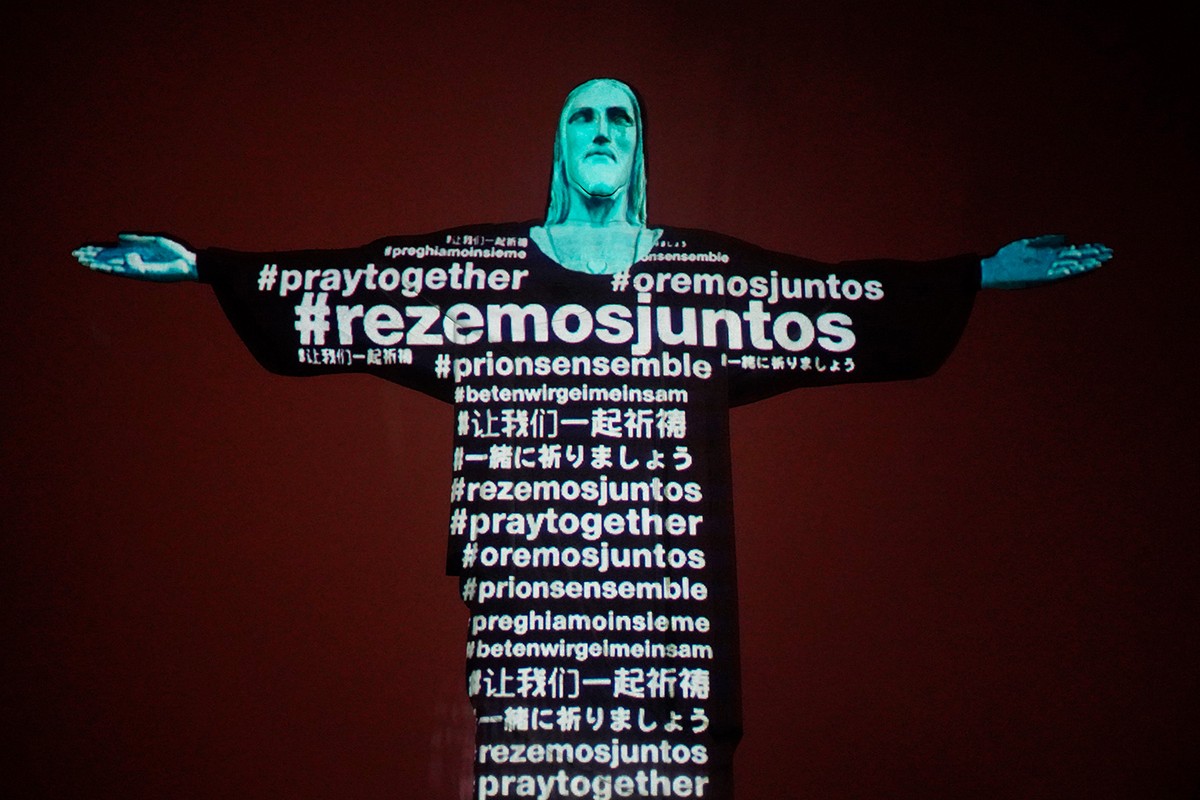 Brazil thắp sáng tượng Chúa cứu thế cổ động chống đại dịch Covid-19 ảnh 1