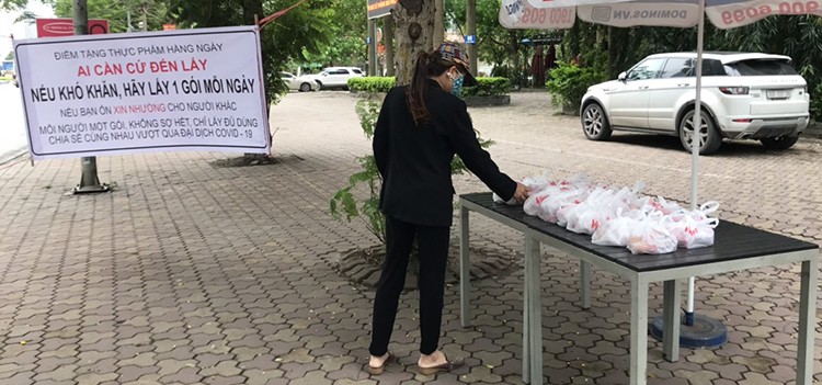 Người Hà Nội giúp nhau vượt qua Covid-19 ảnh 1