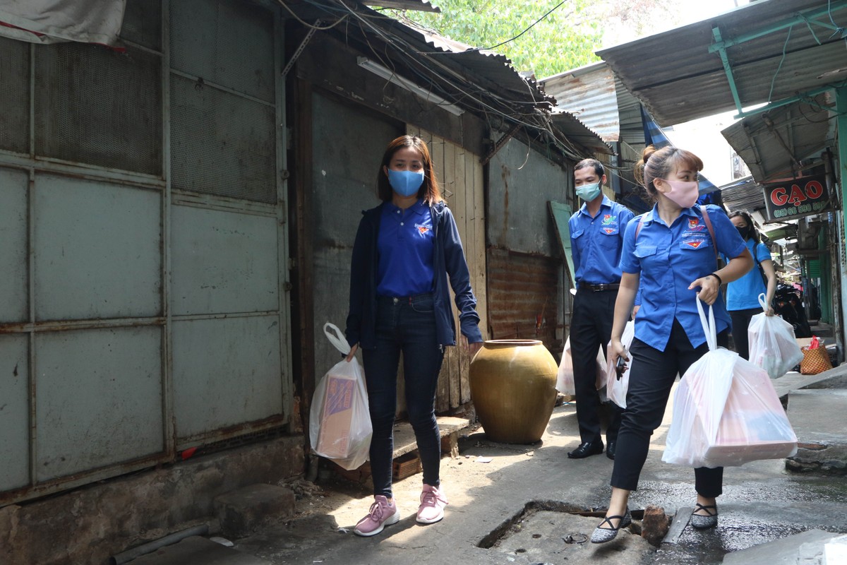 Nhiều doanh nghiệp giúp người nghèo vượt qua dịch Covid-19  ảnh 7