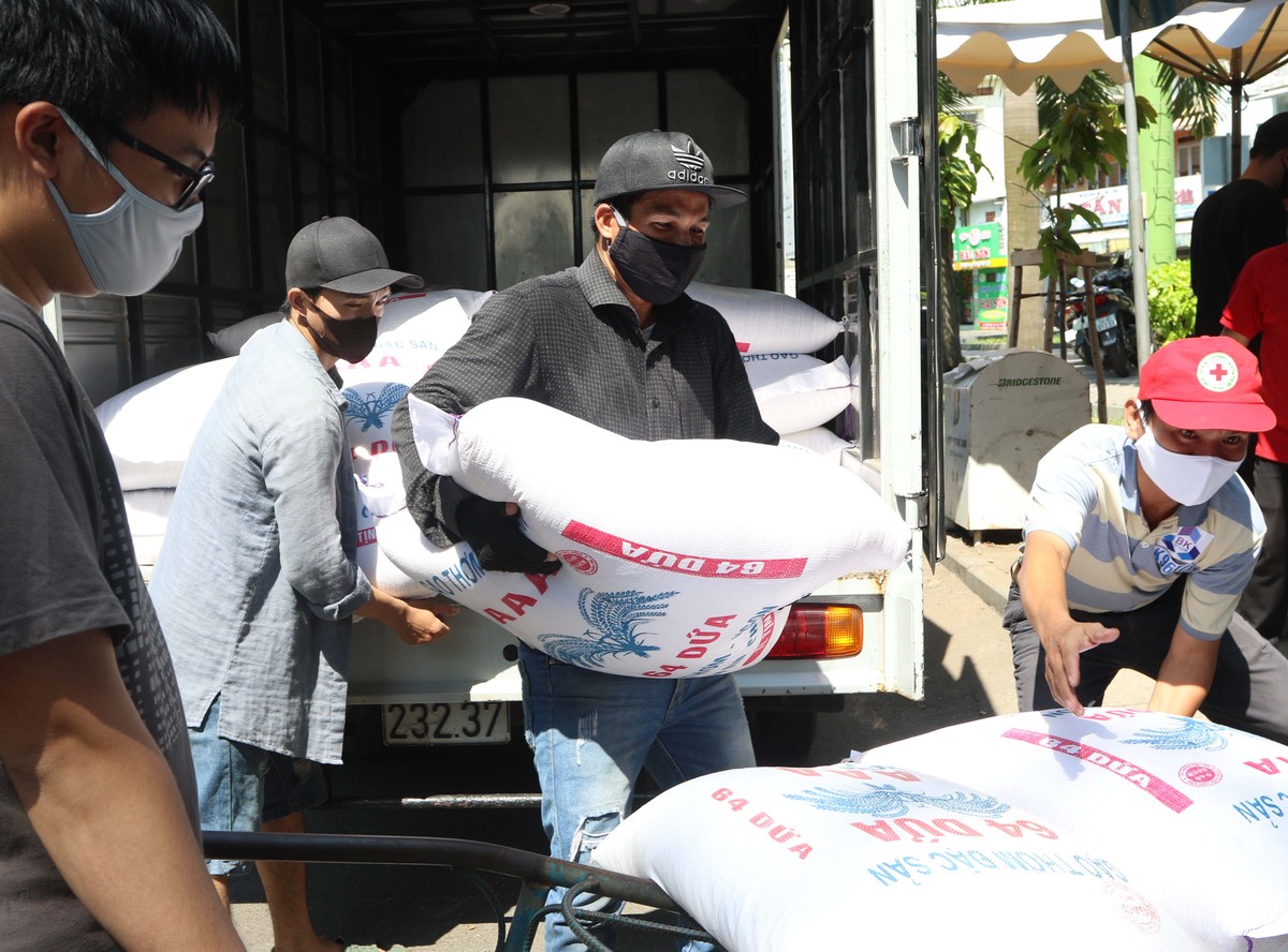 Bạn đọc Báo Đầu tư Chứng khoán tiếp sức cho các “ATM Gạo” chảy mãi ảnh 2