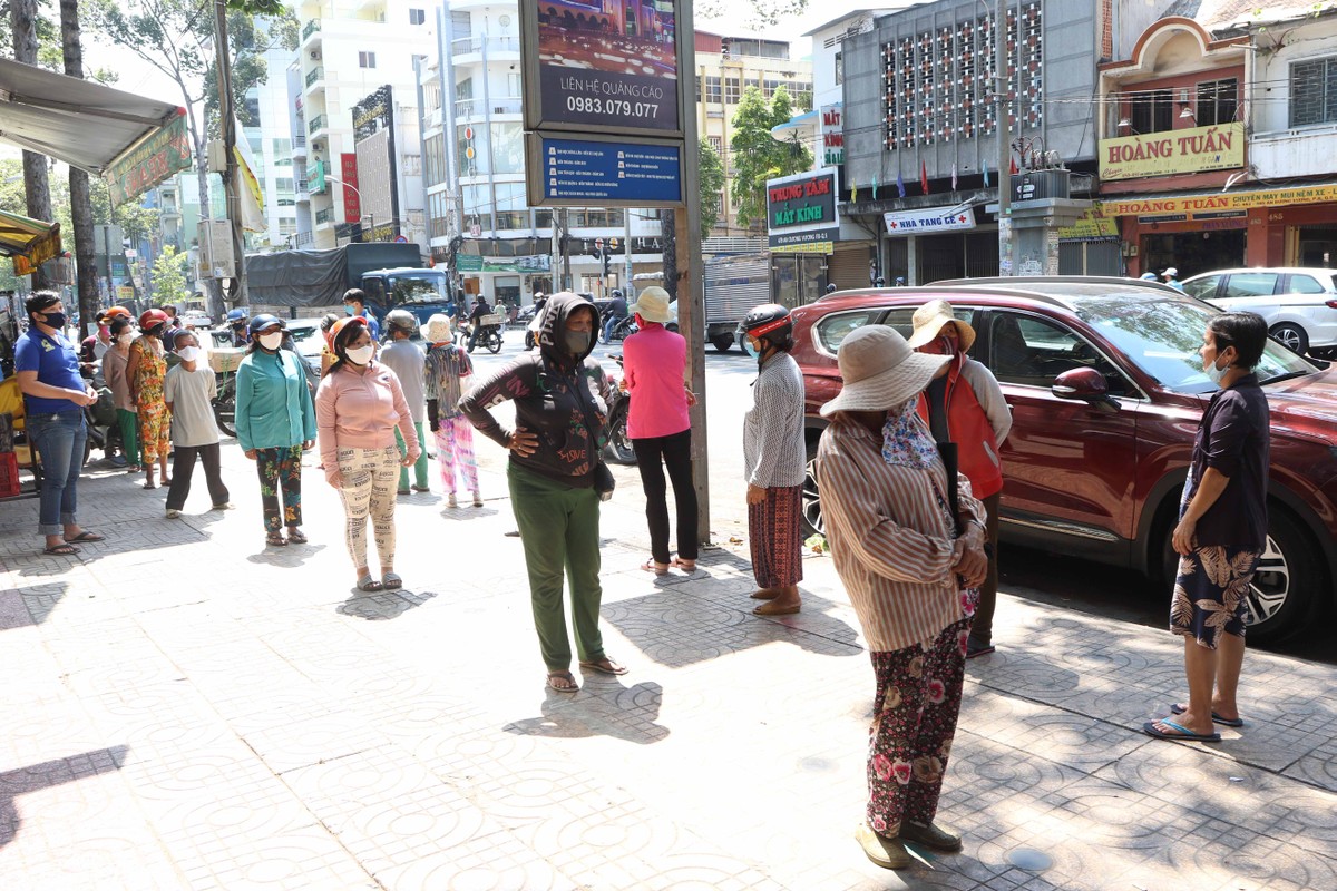 Bạn đọc Báo Đầu tư Chứng khoán tiếp sức cho các “ATM Gạo” chảy mãi ảnh 3