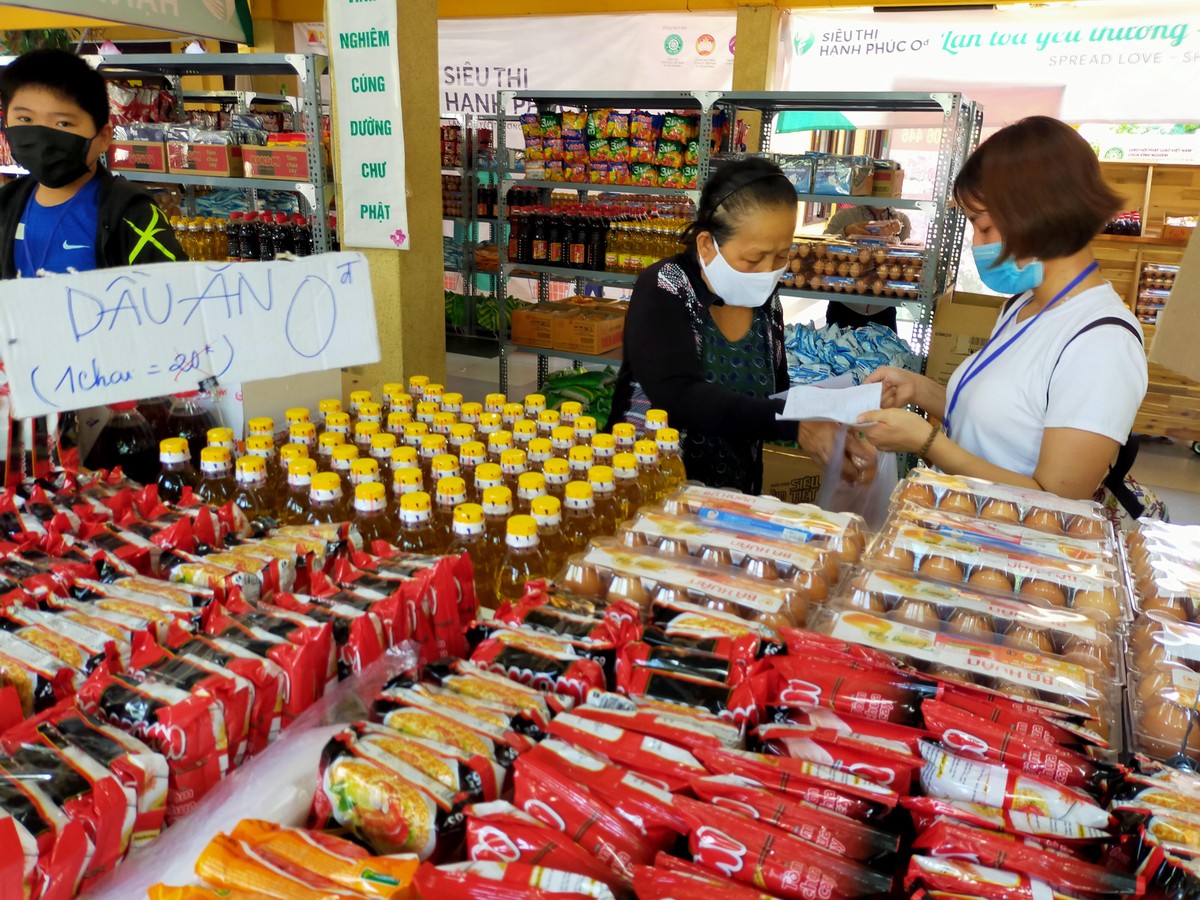 Siêu thị hạnh phúc 0 đồng đã đến Sài Gòn ảnh 3