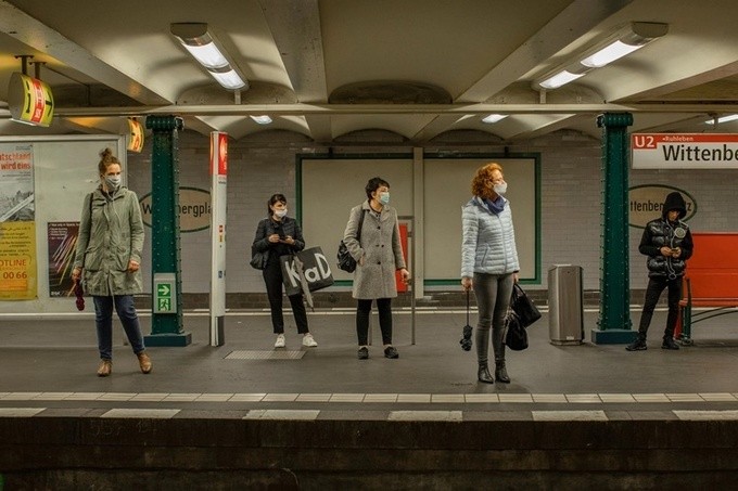 Châu Âu tranh cãi nới phong tỏa hậu Covid-19 ảnh 1