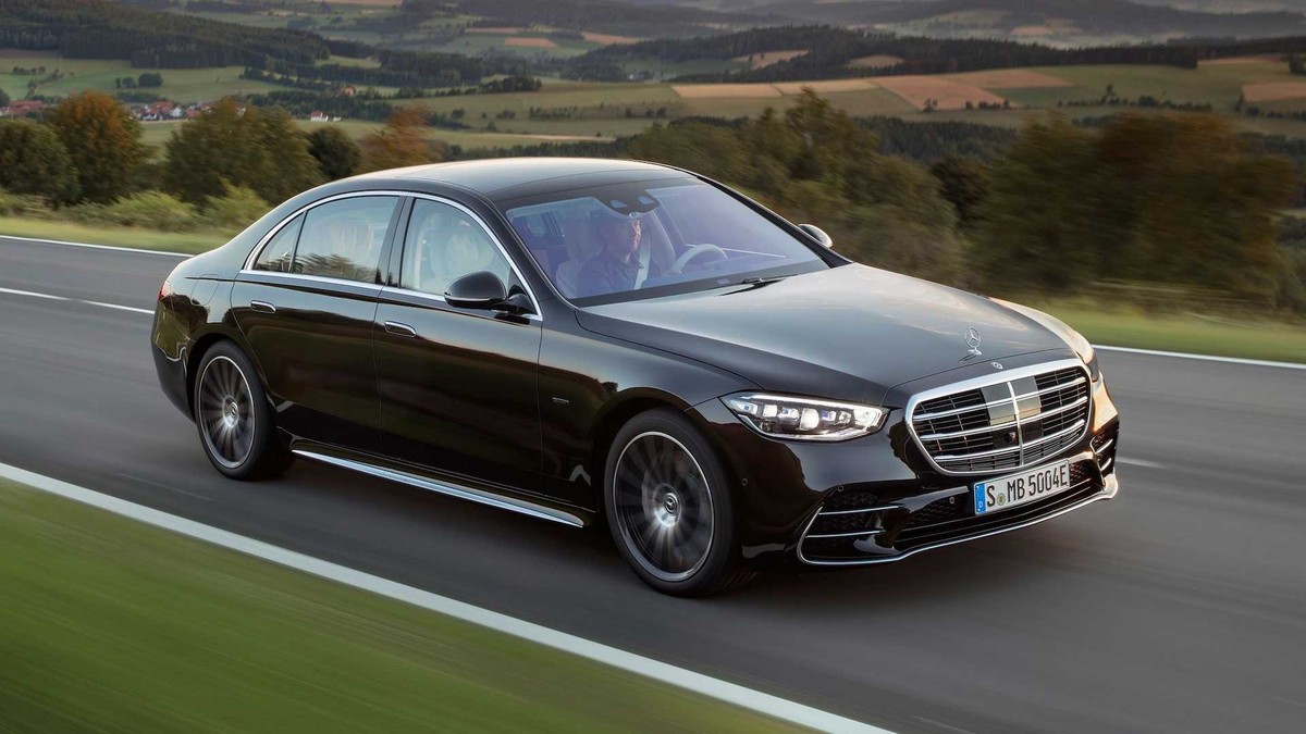 Hiện tại, Mercedes-Benz S580e mới ra mắt tại thị trường châu Âu, nhưng theo dự đoán của giới chuyên môn, mẫu xe này sẽ sớm được mở bán tại thị trường Mỹ, có thể là trong năm sau. Chi tiết về giá bán của các mẫu xe dòng S-Class 2021 sẽ được công bố sát ngày mở bán.