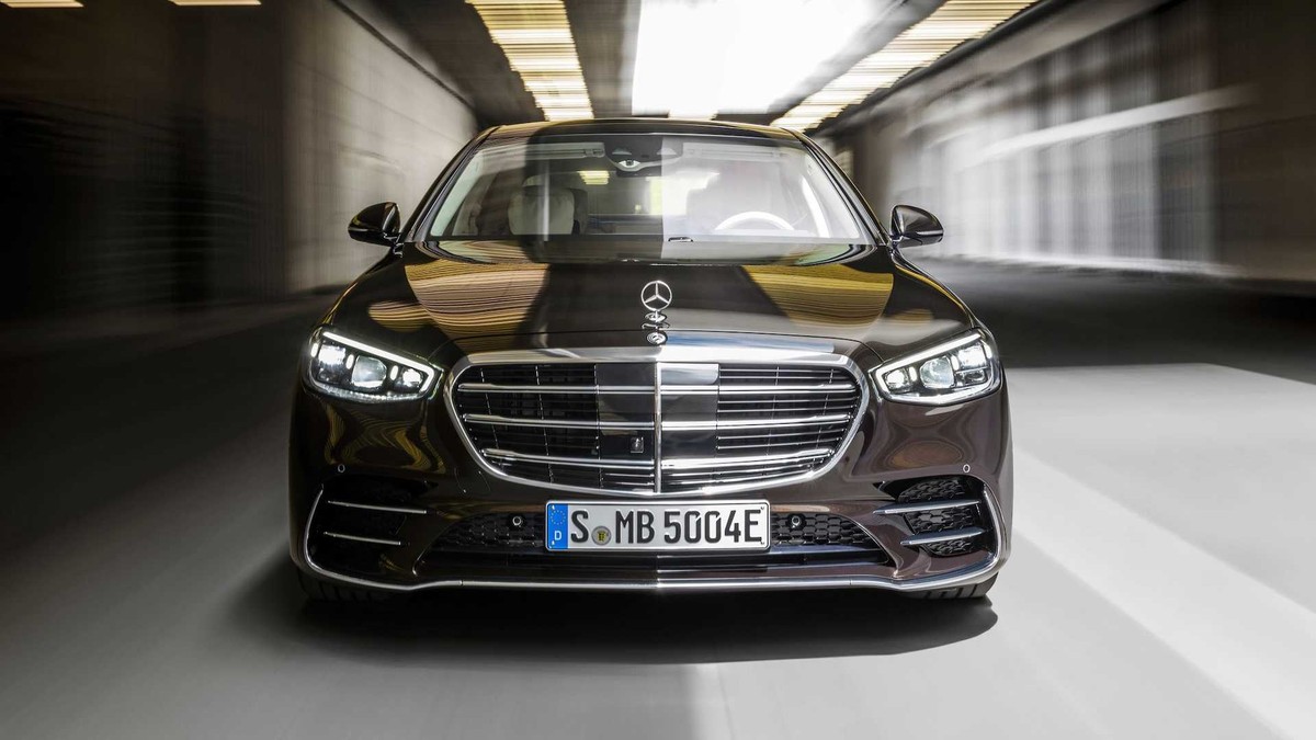 Theo kết quả kiểm nghiệm WLTP (tiêu chuẩn kiểm nghiệm khí thải mới được Liên minh Châu Âu), động cơ điện của S580e có thể chạy tới hơn 100 km, gấp đôi so với phạm vi hoạt động của chiếc S650e trước đây. Điều này là nhờ S580e được trang bị cục pin có dung lương 28 kWh gấp đôi so với 13,5 kWh của S650e.