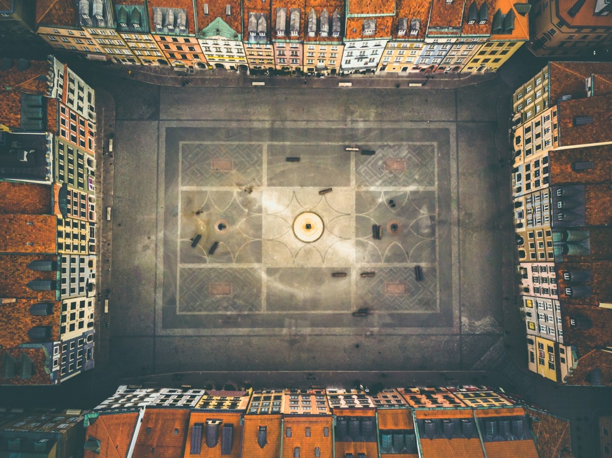 Giải nhì được trao cho tác phẩm "Heart of Warsaw" (Trái tim của Warsaw) của tác giả Rafal Ganowski. Đây là khu vực lâu đời nhất thành phố Warsaw.