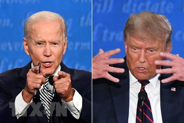 Tổng thống Mỹ Donald Trump (phải) và ứng viên Tổng thống đảng Dân chủ Joe Biden tại cuộc tranh luận trực tiếp đầu tiên ở Cleveland, bang Ohio ngày 29/9/2020. (Ảnh: AFP/TTXVN). Tổng thống Mỹ Donald Trump (phải) và ứng viên Tổng thống đảng Dân chủ Joe Biden tại cuộc tranh luận trực tiếp đầu tiên ở Cleveland, bang Ohio ngày 29/9/2020. (Ảnh: AFP/TTXVN).