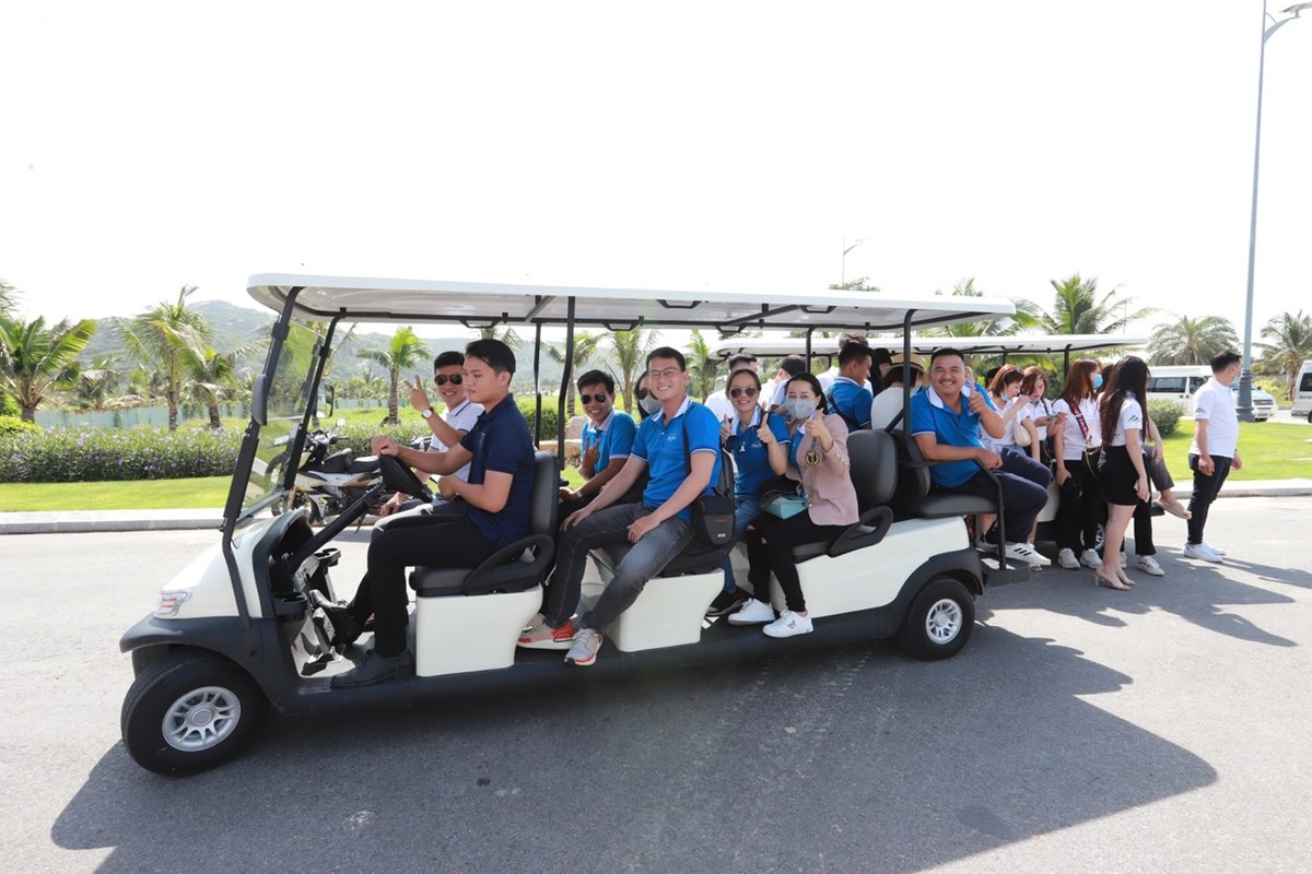 Đại diện các đại lý cho rằng khi VIP Beach Club chính thức đi vào hoạt động cùng sự hiện diện của các tập đoàn quốc tế tại KN Golf Links, Wyndham Grand và hệ sinh thái tiện ích khổng lồ đang hình thành chắc chắn sẽ mang đến giá trị gia tăng vượt trội và tạo nên giá trị khác biệt bền vững cho KN Paradise nói chung và Para Grus – phân khu bất động sản triển khai đầu tiên nói riêng. Cũng trong khuôn khổ chương trình, DKRV và hệ thống đại lý cùng quyên góp quỹ Trái tim Para Grus nhằm chia sẻ phần nào khó khăn gửi đến đồng bào miền Trung.