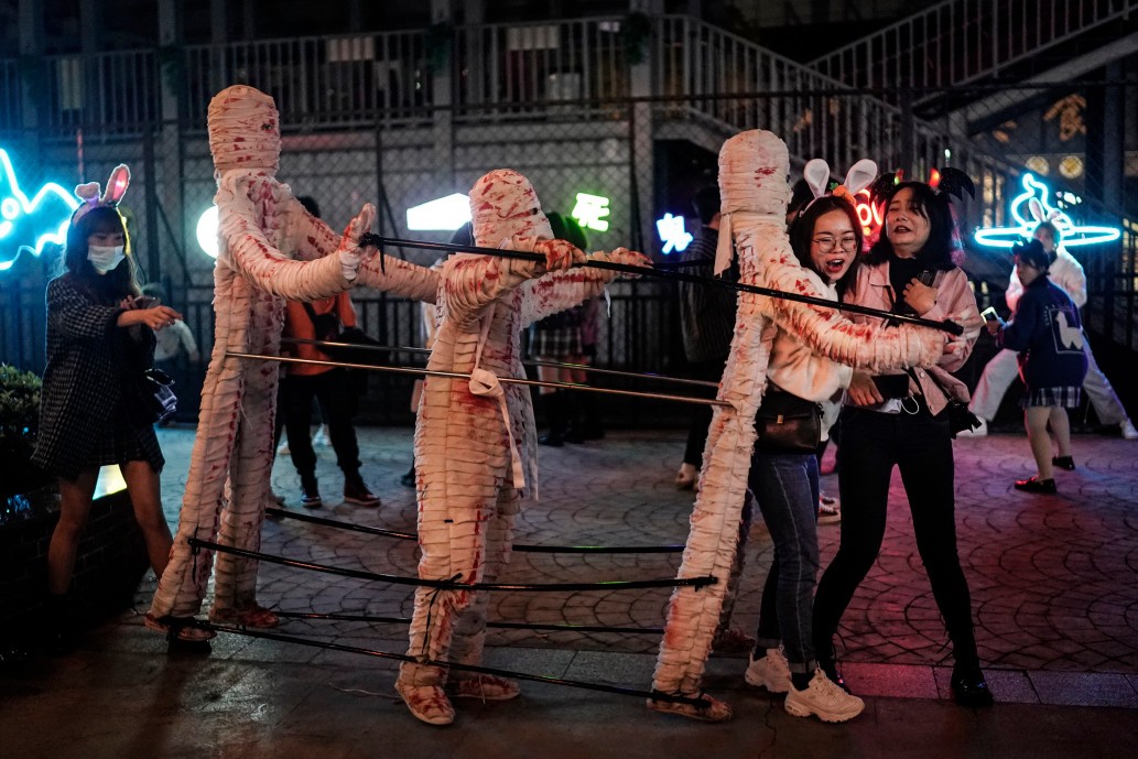 Hay là những thây ma đội mồ sống dậy. Ảnh: Getty.