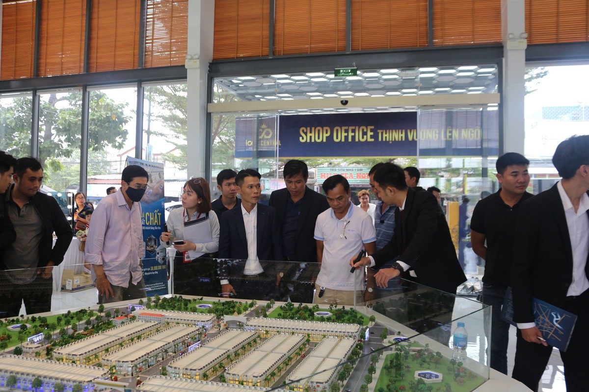 Các event cuối tuần tổ chức thường xuyên tại nhà điều hành Icon Central thu hút khách hàng quan tâm.