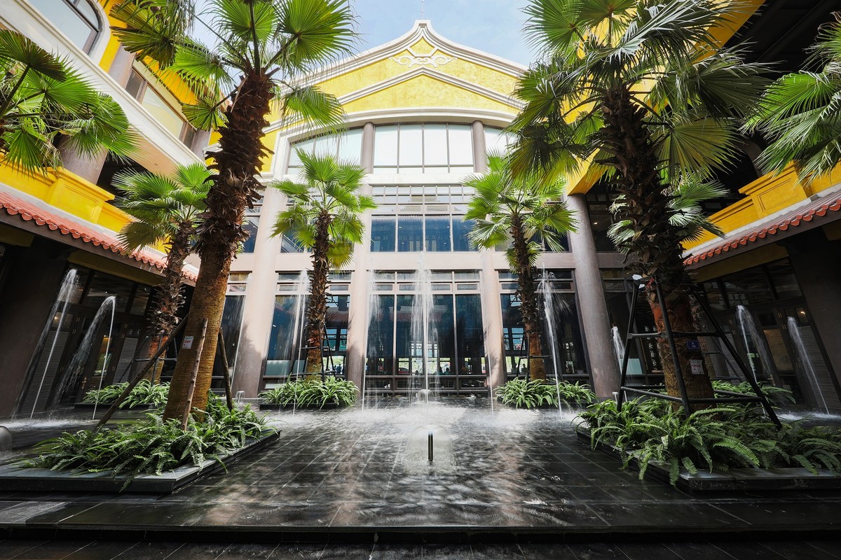 Không gian giao hòa thiên nhiên bên trong nhà ga.