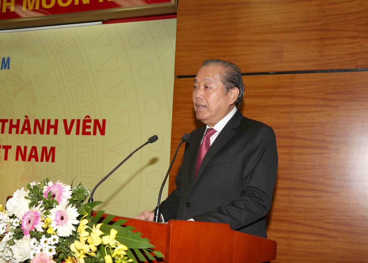 Phó Thủ tướng Thường trực Trương Hòa Bình đề nghị đồng chí Hoàng Quốc Vượng cần quan tâm ngay vào việc chỉ đạo thực hiện một số nhiệm vụ trong quá trình điều hành hoạt động của Tập đoàn Dầu khí Quốc gia Việt Nam. Ảnh VGP/Lê Sơn.