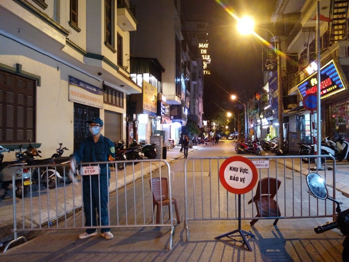 Lực lượng chức năng phong tỏa hiện trường.