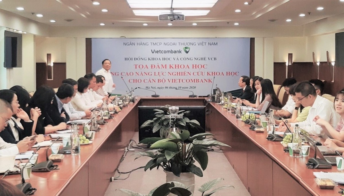 Vietcombank thường xuyên phối hợp với các đơn vị nghiên cứu và đào tạo tổ chức các tọa đàm khoa học và hội thảo chuyên đề.