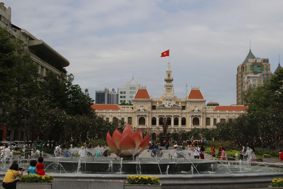 Phố đi bộ Nguyễn Huệ ngày đầu tiên của năm 2021. Phố đi bộ Nguyễn Huệ ngày đầu tiên của năm 2021.