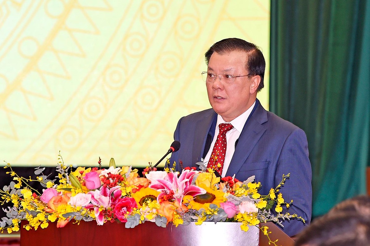 Bộ trưởng Bộ Tài chính Đinh Tiến Dũng phát biểu tại hội nghị. Bộ trưởng Bộ Tài chính Đinh Tiến Dũng phát biểu tại hội nghị.