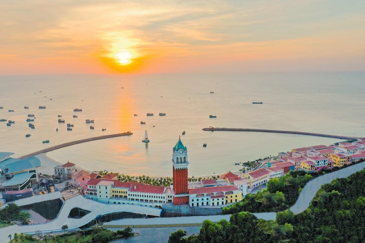 Từ Hillside có thể dễ dàng kết nối tới những tiện ích &amp; hệ thống shophouse dự án Sun Premier Village Primavera đang dần hình thành.